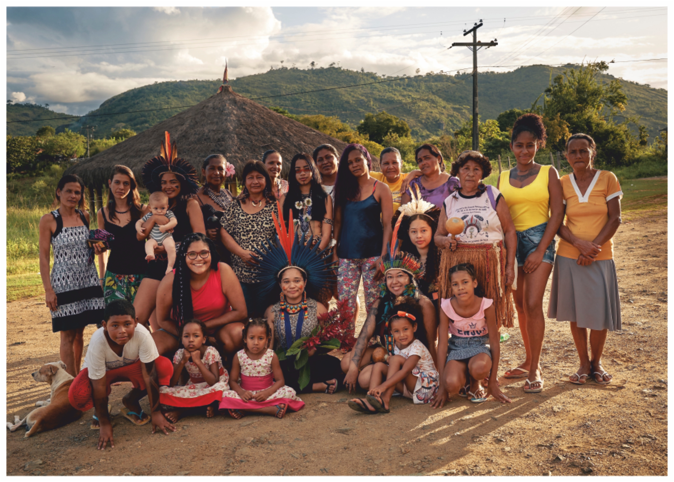 Group photo after the gathering of Pataxó Hã-Hã-Hãe women in the Caramuru village.