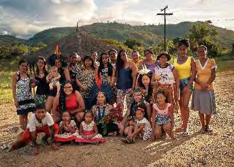 Group photo after the gathering of Pataxó Hã-Hã-Hãe women in the Caramuru village.